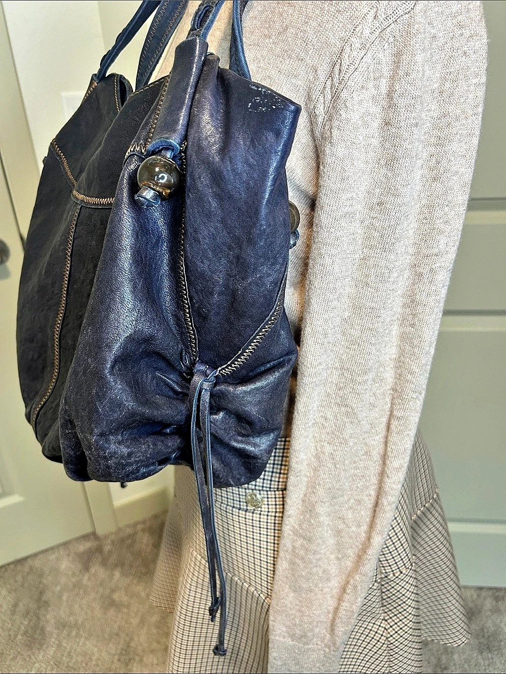 ✨ VTG LUCKY BRAND NAVY BLUE LEATHER SIDE TIE HOBO BAG ✨ - Picture 5 of 12